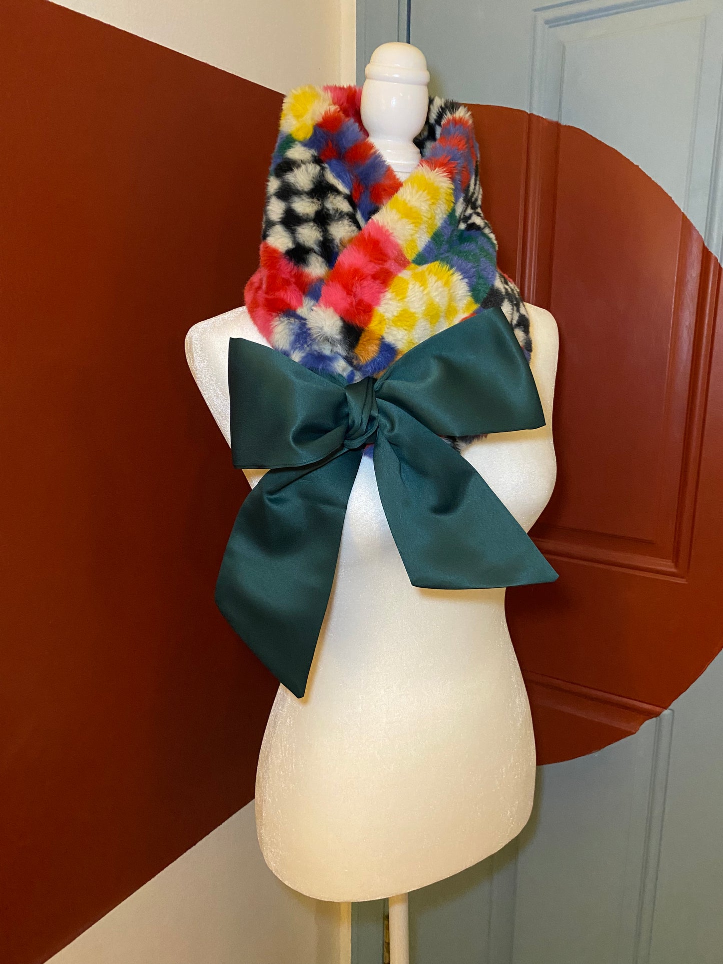 Bow-tied fur neck warmer (checkerboard)